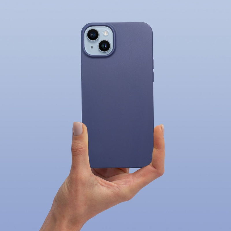 Schützen Sie Ihr iPhone 12 / 12 Pro mit der robusten Matt-Hülle aus TPU. Optimaler Schutz, stilvolles Design, präzise Ausschnitte für Zugriff auf Anschlüsse und kabelloses Laden. Ideal für Stil & Sicherheit.