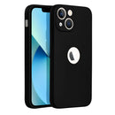 Optimaler Schutz mit Stil: Die schwarze Schutzhülle für das Apple iPhone 13 mini ist nicht nur elegant, sondern bewahrt Ihr Smartphone auch effektiv vor Stößen und Kratzern. Die präzisen Aussparungen garantieren uneingeschränkte Nutzung der Kamera und aller Anschlüsse, während das markante Apple-Logo durch die runde Öffnung sichtbar bleibt.