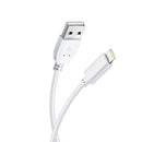 Das Bild zeigt eine Verpackung des BLUE STAR LITE Kabels 3A USB-A auf Lightning in Weiß mit einer Länge von 1,2 Metern. Es ist kompatibel mit iPhone 5/6/7/8 sowie den neueren Modellen iPhone X/XI/11. Dieses Kabel dient zum Aufladen und zur Datenübertragung.