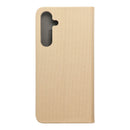 Eleganz trifft auf Funktionalität mit der Handytasche in Gold für Ihr Samsung Galaxy A35 5G. Dieses schicke Accessoire bietet nicht nur optimalen Schutz für Ihr Smartphone, sondern verleiht ihm auch einen Hauch von Luxus. Das feine, goldene Gewebe verleiht Ihrem alltäglichen Begleiter einen edlen Look, während das strapazierfähige Material vor Stößen und Kratzern schützt. Genießen Sie stilvolle Sicherheit für Ihr Gerät.