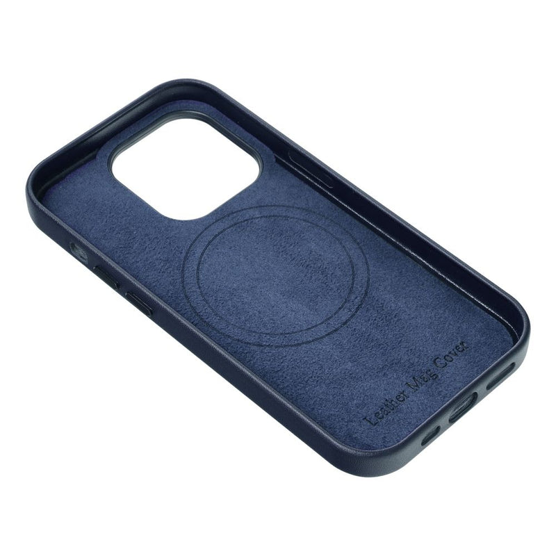 Stilvoller Schutz in Indigoblau: Das Leather Mag Cover für das iPhone 13 verbindet Eleganz mit Funktionalität, umhüllt Ihr Smartphone in feinstem Leder und bewahrt es sicher vor Kratzern und Stößen. Ein edles Accessoire, das Ästhetik und Schutz nahtlos integriert.