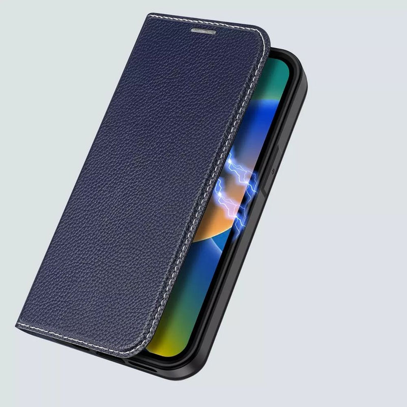 Optimaler Schutz & Stil für Ihr iPhone 14 Pro Max: Die Dux Ducis Skin X2 Ledertasche! Passgenau, mit Aussparungen für volle Funktionalität, ökologischem Leder und TPU-Innenleben. Inklusive Kartenfach & Ständerfunktion.