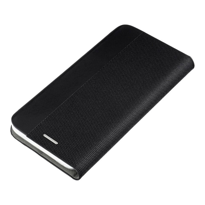 Eleganter Schutz: Diese schwarze Schutzhülle für das Huawei P30 Lite besticht durch ihr schlankes Design und bietet gleichzeitig zuverlässigen Schutz vor Kratzern und Stößen. Mit ihrer strukturierten Oberfläche liegt sie gut in der Hand und unterstreicht den stilvollen Look Ihres Smartphones.