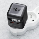 Entdecken Sie den Dual Reiselader USB-A USB-C 70W: Ideal für Vielreisende! Laden Sie bis zu drei Geräte gleichzeitig dank USB-C und USB-A Ports. Kompakt, leistungsstark mit 70W und effizienter GaN3-Technologie. Sicher und praktisch für unterwegs!