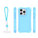 Diese stilvolle blaue Schutzhülle für das Apple iPhone 15 Pro bietet nicht nur einen modernen Look, sondern auch optimalen Schutz vor Stößen und Kratzern. Mit einem praktischen Trageband ist sie zudem leicht zu transportieren. Perfekt für alle, die Funktionalität und Design vereinen möchten!