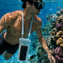 Die blaue Schutzhülle schützt dein Handy zuverlässig vor Wasser und Sand, perfekt für einen Tag am Strand. Dank des transparenten Materials bleibt der Bildschirm gut sichtbar, während du alle Funktionen nutzen kannst. Ideal für Abenteuer im Freien!