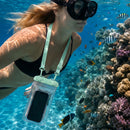 Schütze dein Smartphone mit einer robusten, grünen Schutzhülle. Ideal für Outdoor-Abenteuer, bietet sie sowohl Schutz vor Wasser als auch Staub und sorgt dafür, dass dein Gerät immer sicher bleibt. Perfekt für den nächsten Strandbesuch!