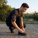 Schutzhülle in Schwarz – stilvoll und funktional! Diese elegante Hülle bietet optimalen Schutz für Ihre Geräte. Sie ist robust und leicht, ideal für unterwegs. Mit zusätzlichen Fächern für Zubehör ist sie der perfekte Begleiter im Alltag.