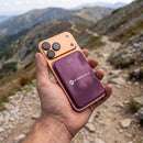 Die Forcell F-Energy SuperSlim F5K8 Powerbank mit 5000 mAh bietet eine schnelle Ladeleistung von bis zu 15W und unterstützt die MagSafe Technologie. Ihr schlankes Design und die Kompatibilität mit Geräten wie iPhone, AirPods und Apple Watch machen sie zum idealen Begleiter für unterwegs. Akku-Leistung trifft auf moderne Effizienz!