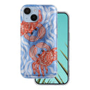 Die blaue Schutzhülle für das Apple iPhone 15 bietet nicht nur einen stylischen Look mit einem ansprechenden Krabben-Motiv, sondern schützt auch das Gerät vor Stößen und Kratzern. Perfekt für alle, die ihr iPhone individuell gestalten möchten!