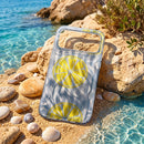 Schütze dein Apple iPhone 15 stilvoll mit dieser gelben Schutzhülle. Mit einem frischen, fruchtigen Design bringt sie nicht nur Farbe, sondern auch Schutz vor Stößen und Kratzern. Perfekt für das tägliche Abenteuer!