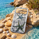 Schützen Sie Ihr Apple iPhone 15 mit dieser stilvollen Schutzhülle, die mit maritimen Motiven von Seesternen versehen ist. Die transparente Hülle bietet nicht nur einen robusten Schutz, sondern verleiht Ihrem Gerät auch einen individuellen Look. Ideal für alle, die einen Hauch von Meer in ihrem Alltag haben möchten.