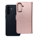 Entdecken Sie das MEZZO Holster für das Samsung Galaxy A57! Dieses elegante Etui aus strapazierfähigem Eco-Leder bietet Platz für Karten und Bargeld. Mit praktischem Kabelstrang, magnetischer Schließe und hochwertigem Design bleibt Ihr Smartphone stilvoll und sicher verstaut.