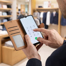 Diese elegante Handytasche in Schwarz ist speziell für das Samsung Galaxy A36 5G und Galaxy A37 5G entworfen. Sie bietet optimalen Schutz und Zugang zu allen Funktionen, während das stilvolle Design Ihrem Smartphone einen modernen Look verleiht. Ideal für den täglichen Gebrauch!