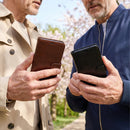 Diese elegante Handytasche in Schwarz ist speziell für das Samsung Galaxy A36 5G und Galaxy A37 5G entworfen. Sie bietet optimalen Schutz und Zugang zu allen Funktionen, während das stilvolle Design Ihrem Smartphone einen modernen Look verleiht. Ideal für den täglichen Gebrauch!