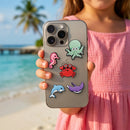 Schutzhüllen in Mehrfarben sorgen für Spaß und Individualität! Die bunten Designs mit Meerestieren wie Seepferdchen, Krabben und Delfinen sind nicht nur stylisch, sondern schützen auch zuverlässig. Ideal für alle, die ihren Geräten einen fröhlichen Look verleihen möchten!