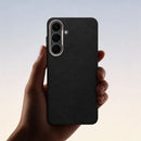 Schützen Sie Ihr Samsung Galaxy A36 stilvoll mit der K-Look MagSafe Hülle. Diese schlanke, aramidfaser-inspirierte Hülle bietet optimalen Grip und Schutz vor Kratzern. Dank MagSafe-Kompatibilität nutzen Sie mühelos Zubehör und behalten die perfekte Passform.