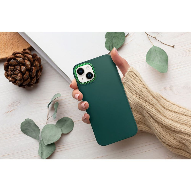 Schützen Sie Ihr Apple iPhone 15 mit dem Frame Case – stilvoll und effektiv. Verstärkte Kanten, weiches TPU Material und eine erhöhte Rahmung bieten optimalen Schutz. Elegantes, mattes Design für modernen Look. Ideal für iPhone 15.