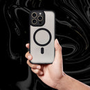 Schützen Sie Ihr Apple iPhone 17 Pro mit dem eleganten Variete Mag Cover. Erhöhte Ränder, Schutzglas für die Kamera und MagSafe-kompatible Magnetfunktion bieten optimalen Schutz und Funktionalität. Ideal für stilbewusste Nutzer!