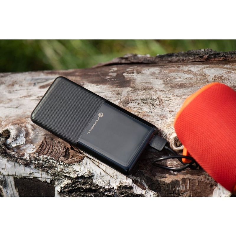 Entdecken Sie die P10k1 Powerbank mit 10.000 mAH & LCD-Anzeige! Perfekt für unterwegs, zeigt es den Ladestatus klar und lädt Ihre Geräte schnell. Ideal für Reisen!