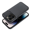 Die abgebildete schwarze Schutzhülle für das Apple iPhone 16 Pro besticht durch ihr elegantes, strukturiertes Design und die präzise Aussparung für die Kamera. Sie bietet zuverlässigen Schutz vor Kratzern und Stößen, ohne die Funktionalität oder das stilvolle Äußere zu beeinträchtigen. Ideal für Nutzer, die Wert auf Sicherheit und Ästhetik legen.
