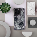 Die Schutzhülle für das Apple iPhone 16 in Schwarz V5 bietet nicht nur optimalen Schutz für Ihr Smartphone, sondern auch ein einzigartiges Design, das Eleganz mit Robustheit vereint. Mit ihrer strukturierten Oberfläche, die an geschliffenes Glas erinnert, ist diese Hülle ein echter Hingucker, der die Haltbarkeit Ihres Gerätes gewährleistet.