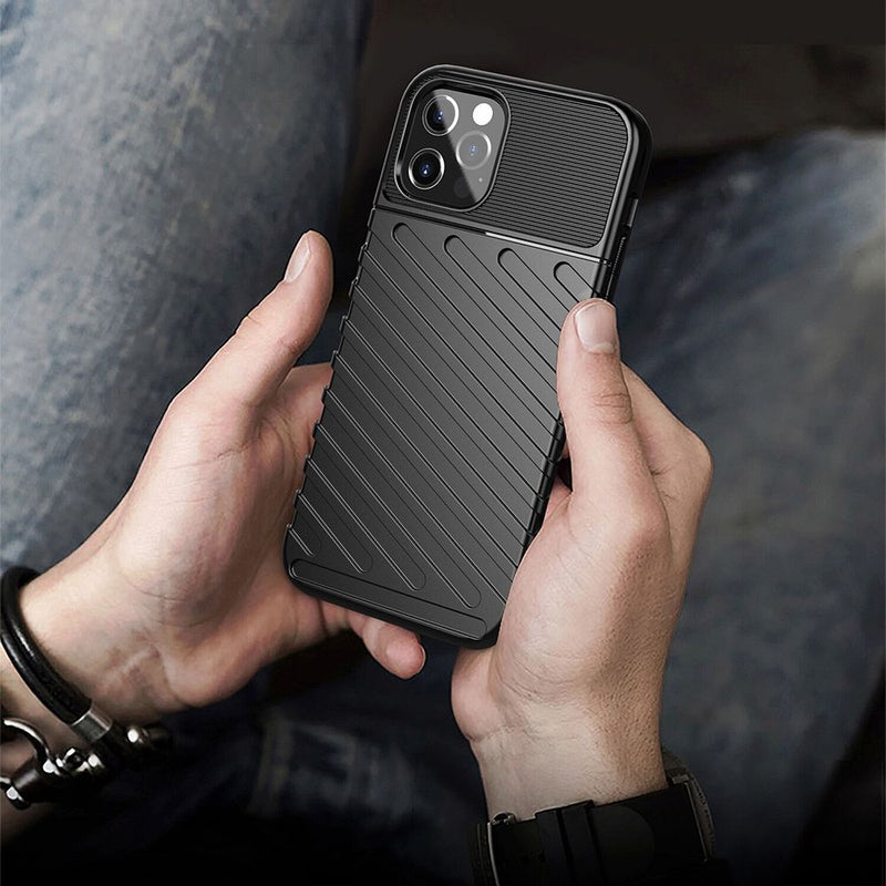 Schützen Sie Ihr Samsung Galaxy A15 5G mit Eleganz und Funktionalität – die schwarze Handytasche bietet robusten Schutz vor Kratzern und Stößen, während ihr schlankes Design die Konturen Ihres Smartphones nahtlos umschmeichelt.
