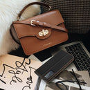 Schützen Sie Ihr Samsung Galaxy S25 stilvoll mit dem Elegant Classic Smart Pro Case! Speziell entworfen, bietet diese Hülle robusten Schutz und elegantes Design mit natürlichen Leder und stoßdämpfendem TPU. Perfekte Passform, Funktionalität und Langlebigkeit garantiert.