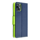 Entdecken Sie den stilvollen Schutz für Ihr Samsung Galaxy A55 5G V4: Diese Handytasche in markantem Blau mit kontrastierendem limettengrünem Verschluss bietet nicht nur eine ansprechende Optik, sondern auch zuverlässigen Schutz für Ihr Gerät. Der klassische Look wird durch das strapazierfähige Material ergänzt, das Ihr Smartphone vor den Tücken des Alltags bewahrt.