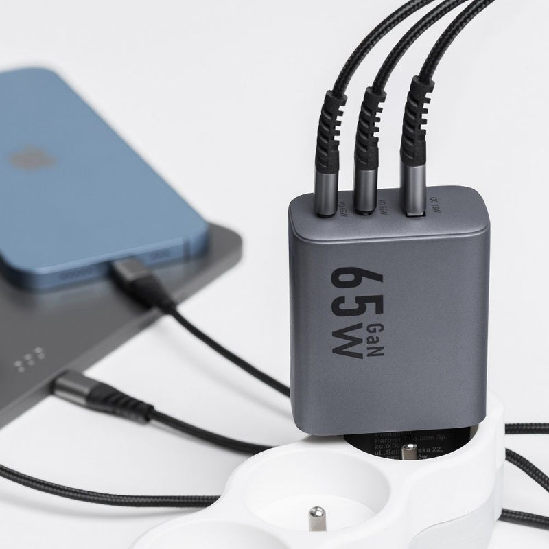 Forcell Ladegerät: 65W Power dank GAN-Technologie, USB-A & 2x USB-C. Schnellladen mit PD & Quick Charge 4.0 für effiziente, schnelle Aufladung. Ideal für alle Geräte. Sicher & kompakt – perfekt für unterwegs.