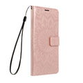 Veredeln Sie Ihr Samsung Galaxy A16 5G mit dieser eleganten Handytasche in Gold. Das florale Design bietet einen Hauch von Eleganz, während der praktische Verschluss und die Trageschlaufe Komfort und Sicherheit für Ihr Gerät garantieren. Ideal für den stilbewussten Nutzer, der Funktionalität und Ästhetik schätzt.