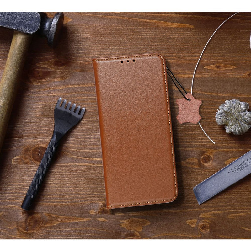 Schützen Sie Ihr Samsung Galaxy A56 stilvoll mit unserer Elegant Classic Smart Pro Tasche. Perfekte Passform, hochwertiges Material & Features wie TV-Stand-Funktion für optimalen Schutz. Ideal für Ihr Samsung Galaxy A56!