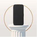 Schützen Sie Ihr Samsung Galaxy S25 Ultra mit dem Folio Side Magnet Case! Dieses elegante, aus Öko-Leder gefertigte Case bietet Zugang zum S-Pen und schützt Ihr Gerät effektiv. Ideal für den Alltag mit integriertem Kartenfach. Jetzt erhältlich!