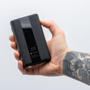 Die Forcell F-Energy Energo P20K2 Powerbank bietet eine Kapazität von 20.000 mAh und ermöglicht das schnelle Laden mit QC3.0 und PD 3A bei 22,5W. Mit ihrem integrierten LCD-Bildschirm zeigt sie den aktuellen Ladezustand an. Dank der USB-C und USB-A Anschlüsse können bis zu vier Geräte gleichzeitig aufgeladen werden. Ideal für unterwegs!