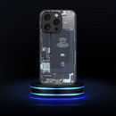 Entdecken Sie das innovative Design 2 unserer Schutzhülle für das iPhone 15 Pro: eine transparente Abdeckung, die die futuristische Ästhetik des Innenlebens Ihres Smartphones zur Schau stellt. Erleben Sie die perfekte Kombination aus Schutz und modernem Style.