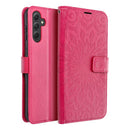 Die pinke Handytasche für das Samsung Galaxy A54 kombiniert stilvolles Design mit optimalem Schutz. Mit ihrer einzigartigen Prägung und einem sicheren Verschluss bietet sie nicht nur eine praktische Aufbewahrung, sondern auch einen modischen Akzent für dein Smartphone. Ideal für alle, die Farbe und Funktionalität schätzen!
