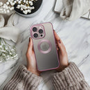Die pinkfarbene Schutzhülle für das Apple iPhone 16 Pro V3 bietet nicht nur stilvollen Schutz, sondern unterstreicht auch das elegante Design des Smartphones. Mit präzisen Aussparungen für die Kamera und andere Funktionen ist dein iPhone optimal geschützt und sieht dabei noch großartig aus.