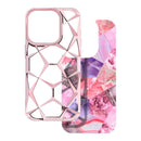 Entdecken Sie die Eleganz und den Schutz in einem mit unserer Schutzhülle für das Apple iPhone 16 in Pink V10. Das geometrische Design verleiht Ihrem Smartphone einen einzigartigen Look, während das robuste Material Ihr Gerät sicher bewahrt.