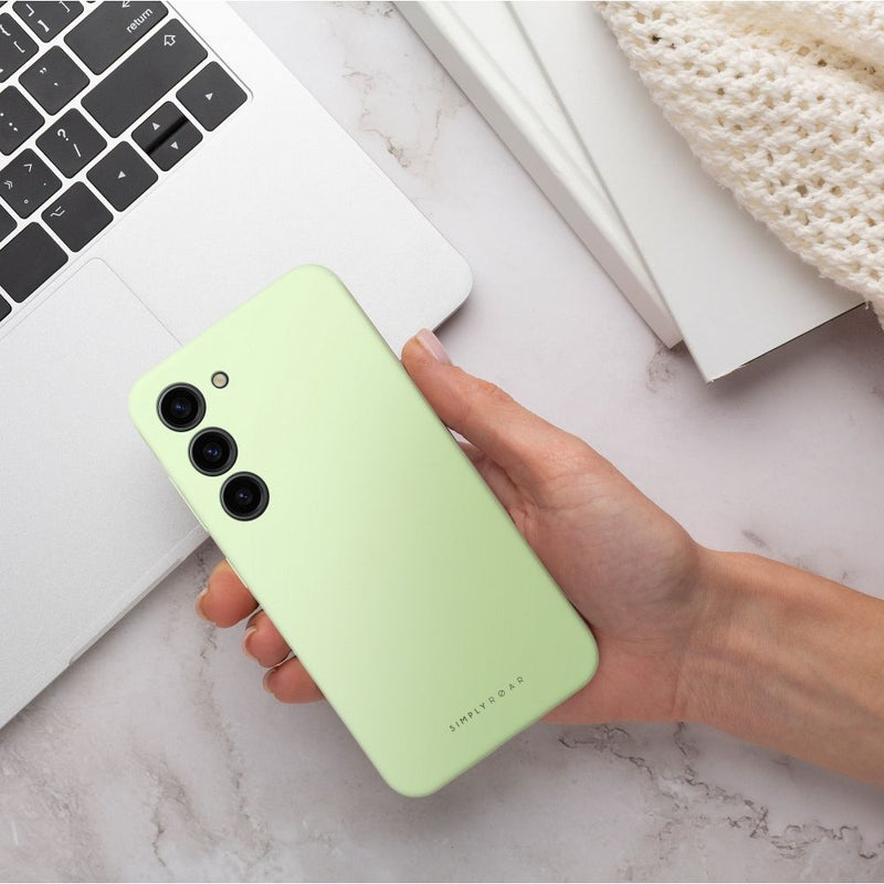 Kaufen Sie die Roar Cloud Skin Silikonhülle für Ihr Samsung Galaxy S24! Perfekter Schutz und Komfort, drahtloses Laden möglich. Stil und Sicherheit für Ihr Smartphone.