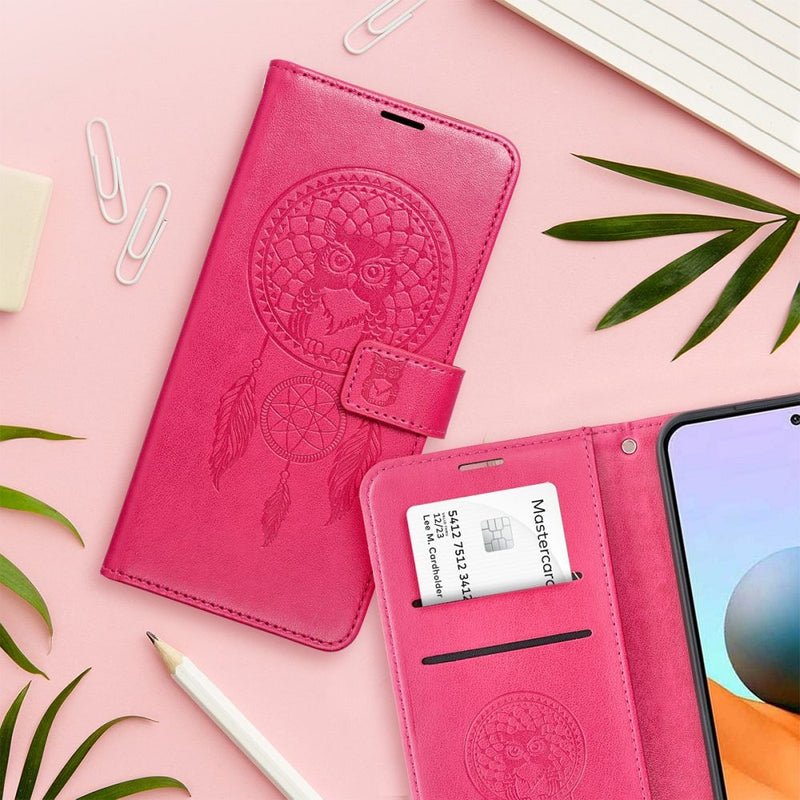 Entdecke stilvollen Schutz für dein Samsung Galaxy A53 5G – diese elegante, pinke Schutzhülle mit geprägtem Eulen-Motiv bietet nicht nur Sicherheit, sondern auch eine Prise Individualität für dein Smartphone.