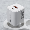 Das Forcell Mini GaN III Netzladegerät: Mit 20W PD und Quick Charge 4.0 unterstützt es schnelles Laden und bietet Dual-Port-Komfort durch USB-C und USB-A Anschlüsse. Ideal für schnelles Aufladen unterwegs dank innovativer GaN III Technologie.