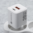 Die Forcell F-Energy Mini GaN III Ladegerät bietet mit 20W Power Delivery und schnellem Laden über USB-C und USB-A eine kompakte und effiziente Lösung für Ihre Geräte. Ideal für unterwegs, garantiert es universelle Kompatibilität und moderne GaN-Technologie. Perfekt für alle, die Wert auf Geschwindigkeit und Portabilität legen.