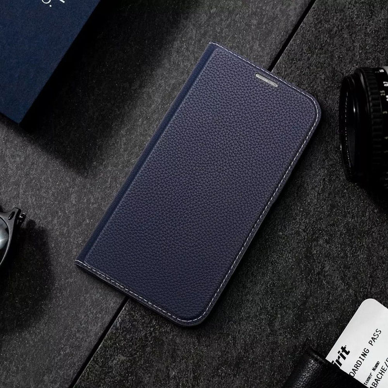 Optimaler Schutz & Stil für Ihr iPhone 14 Pro Max: Die Dux Ducis Skin X2 Ledertasche! Passgenau, mit Aussparungen für volle Funktionalität, ökologischem Leder und TPU-Innenleben. Inklusive Kartenfach & Ständerfunktion.