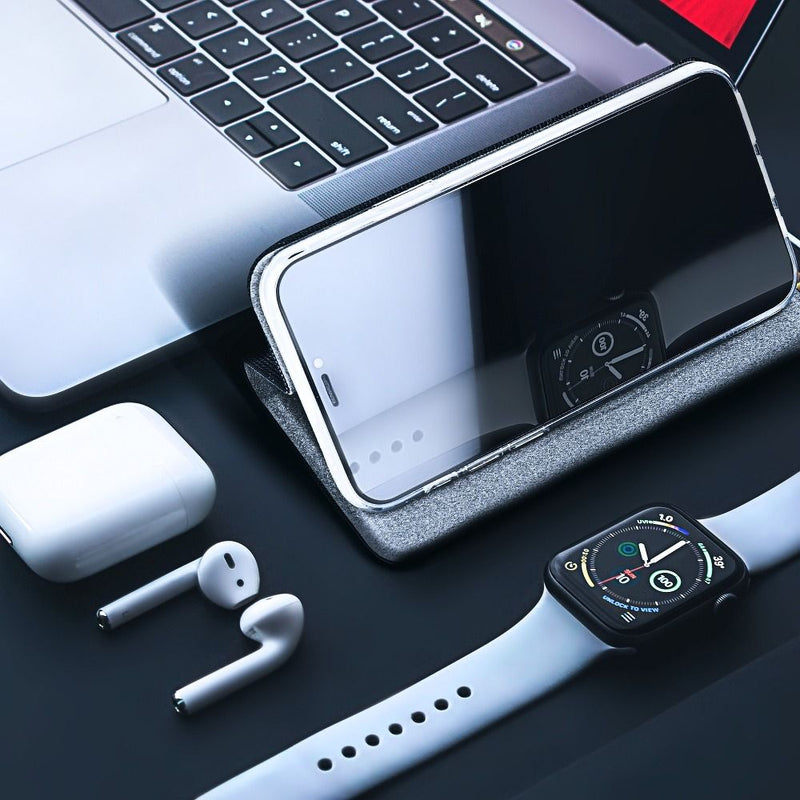 Eleganter Schutz: Diese schwarze Schutzhülle für das Huawei P30 Lite besticht durch ihr schlankes Design und bietet gleichzeitig zuverlässigen Schutz vor Kratzern und Stößen. Mit ihrer strukturierten Oberfläche liegt sie gut in der Hand und unterstreicht den stilvollen Look Ihres Smartphones.