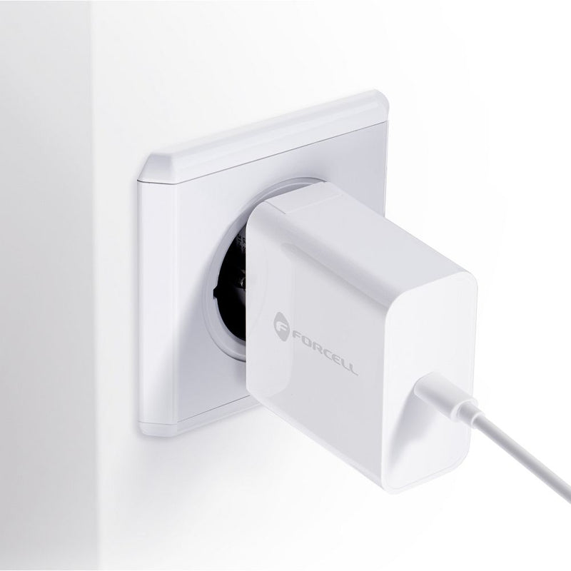 Schnelles Aufladen unterwegs: Forcell Netzladegerät mit 45W, USB Typ C, Quick Charge 4.0. Kompakt, ideal für Reisen. Effizientes Laden für Smartphones und Tablets.