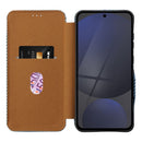 Entdecken Sie das Folio Side Magnet Case für Ihr Samsung Galaxy S25 Ultra. Optimaler Schutz mit seitlicher Magnetschließung, perfekt für den S-Pen. Stylisches Öko-Leder mit Karbonmuster bietet Komfort und Eleganz. Jetzt verfügbar!