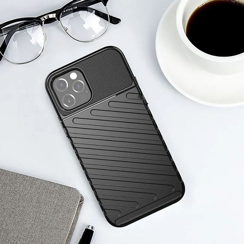 Schützen Sie Ihr Samsung Galaxy A15 5G mit Eleganz und Funktionalität – die schwarze Handytasche bietet robusten Schutz vor Kratzern und Stößen, während ihr schlankes Design die Konturen Ihres Smartphones nahtlos umschmeichelt.