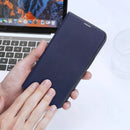 Optimaler Schutz & Stil für Ihr iPhone 14 Pro Max: Die Dux Ducis Skin X2 Ledertasche! Passgenau, mit Aussparungen für volle Funktionalität, ökologischem Leder und TPU-Innenleben. Inklusive Kartenfach & Ständerfunktion.