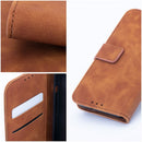 Optimieren Sie Ihr Samsung Galaxy A56 mit dem TENDER Holster aus Kunstleder. Es bietet Rundumschutz, magnetische Verschlussklappe und praktische Fächer für Unterlagen und Bargeld. Ideal zum Filme schauen in TV-Stand-Position!