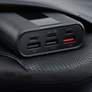 Die Forcell F-Energy Energo P20K2 Powerbank bietet eine Kapazität von 20.000 mAh und ermöglicht das schnelle Laden mit QC3.0 und PD 3A bei 22,5W. Mit ihrem integrierten LCD-Bildschirm zeigt sie den aktuellen Ladezustand an. Dank der USB-C und USB-A Anschlüsse können bis zu vier Geräte gleichzeitig aufgeladen werden. Ideal für unterwegs!